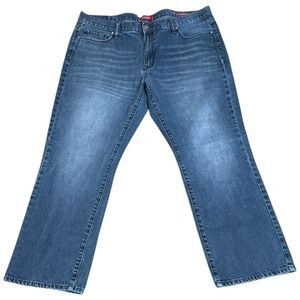 Guess Men's Regular Straight Crescent Fit Blue Jeans Current size 40/30 Distress